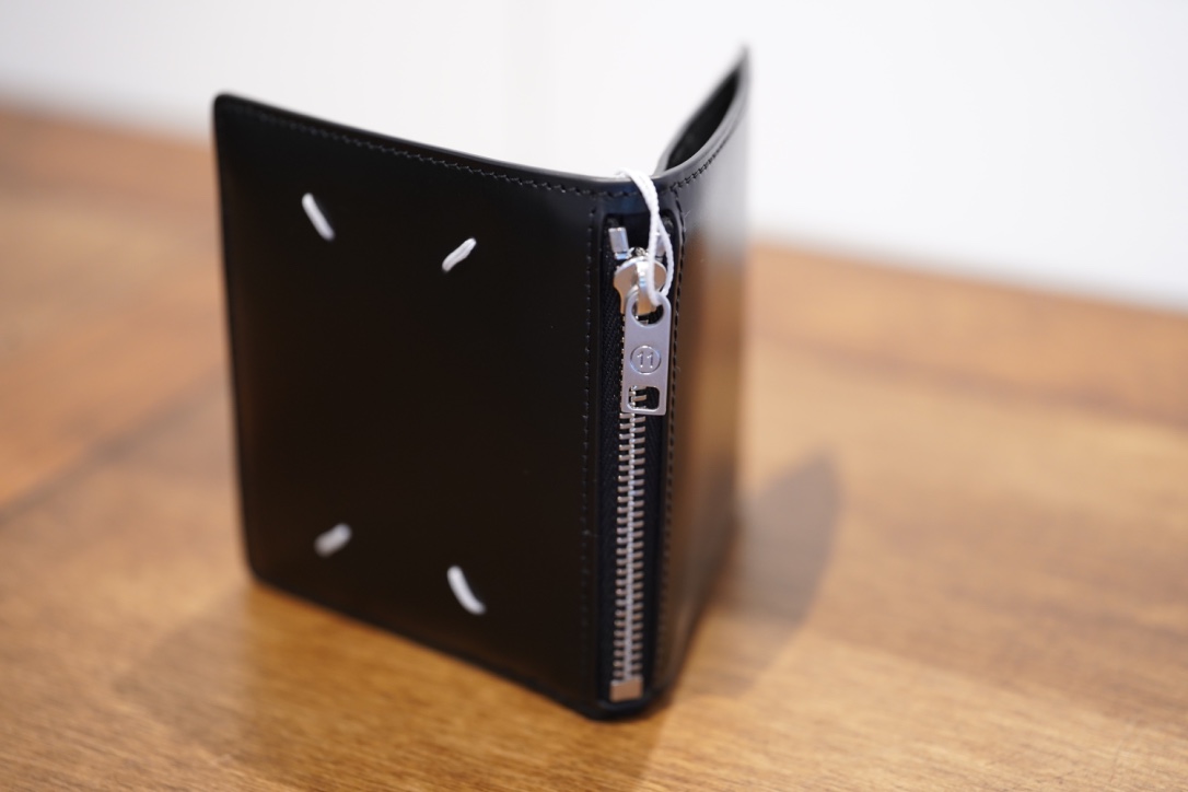 Maison Margiela Small Leather Zip Wallet | HUES 福岡セレクトショップ
