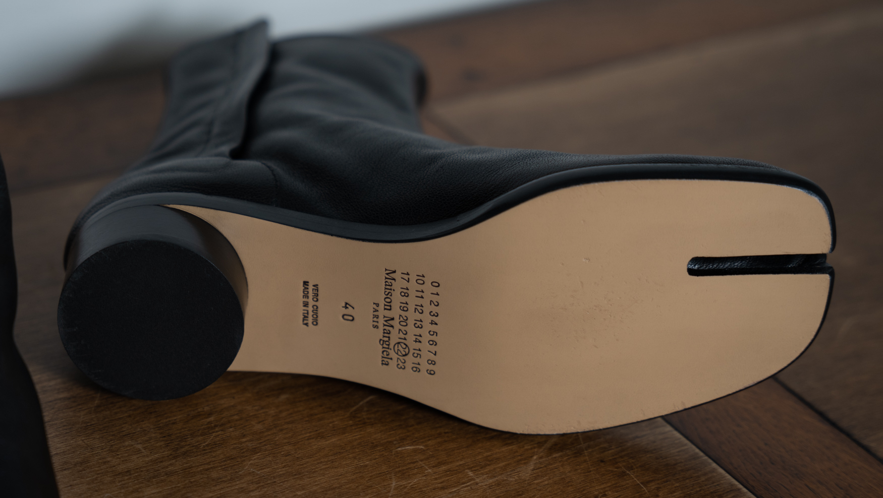 MAISON MARGIELA AURA BLOCK CHAIN TECHNOLOGY