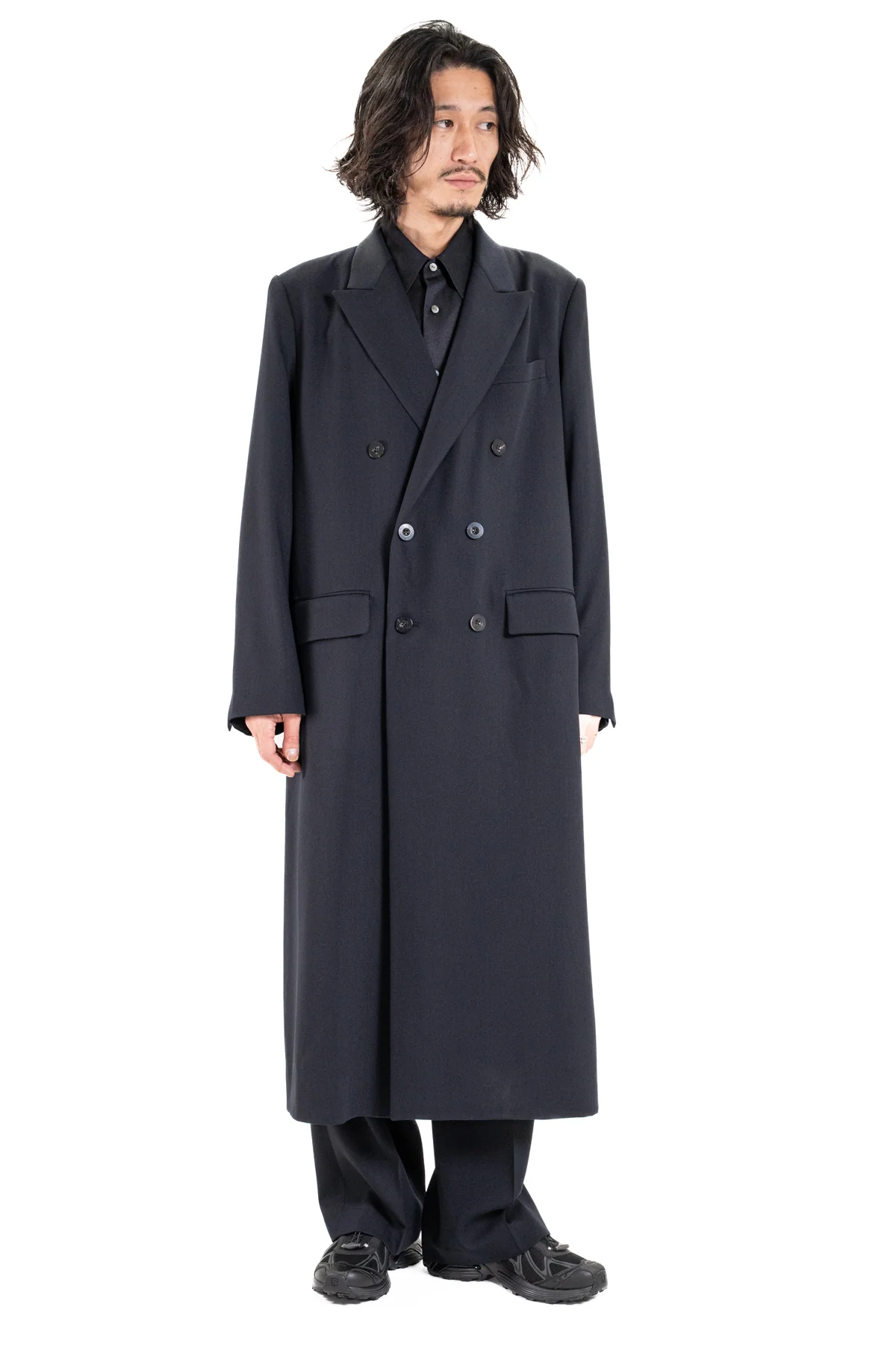 DOUBLE-BREASTED CHESTER COAT